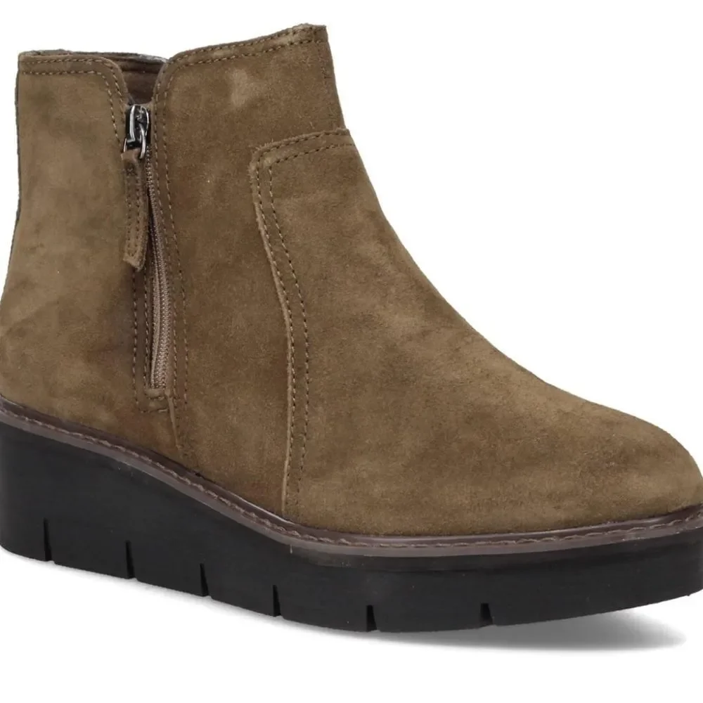 🌸Clarks Women's Airabell Zip Ankle Boot Women's 6.5M Dark Olive